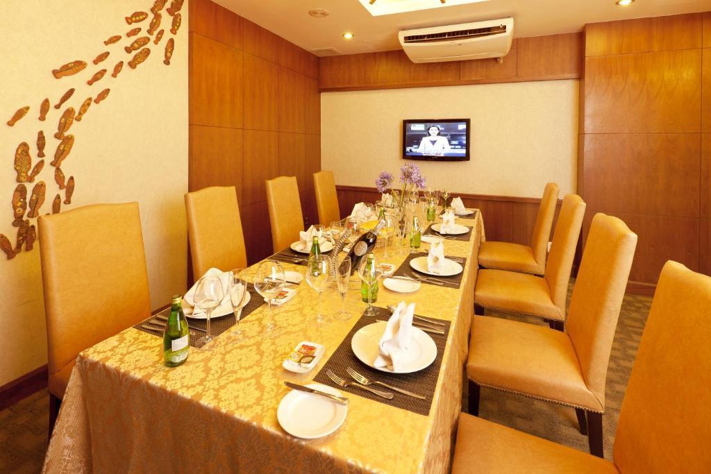 Liberty Hotel Saigon Parkview Ho Chi Minh City Exterior photo